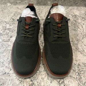 Brand new Breeze men’s size 10 (44) shoes